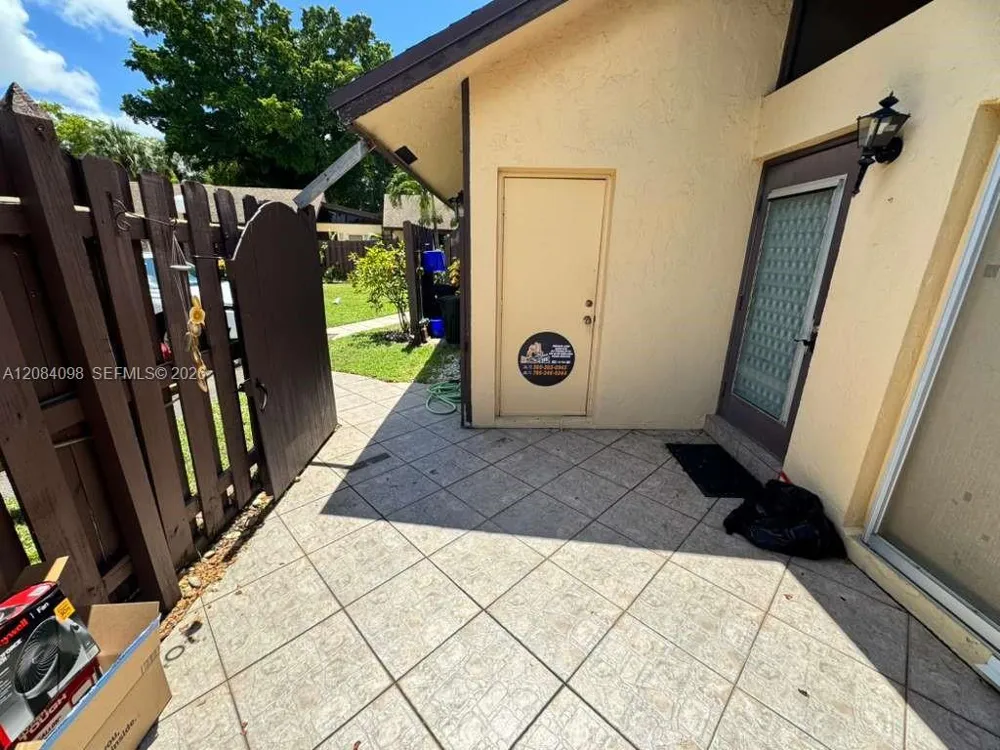 332 Briarwood Cir #2-19 Hollywood, FL 33024