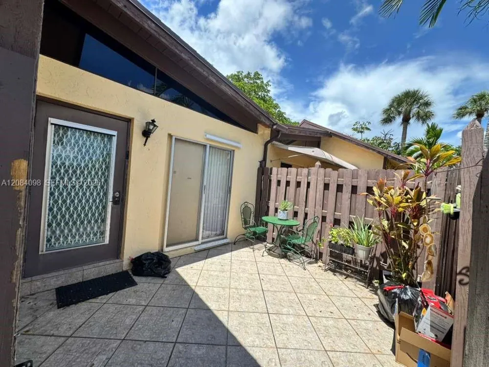 332 Briarwood Cir #2-19 Hollywood, FL 33024