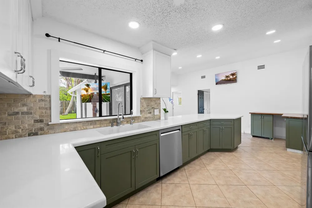 9965 NW 23RD STREET Coral Springs, FL 33065