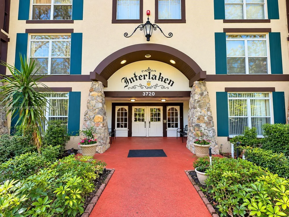 3720 Inverrary Dr #1N Lauderhill, FL 33319