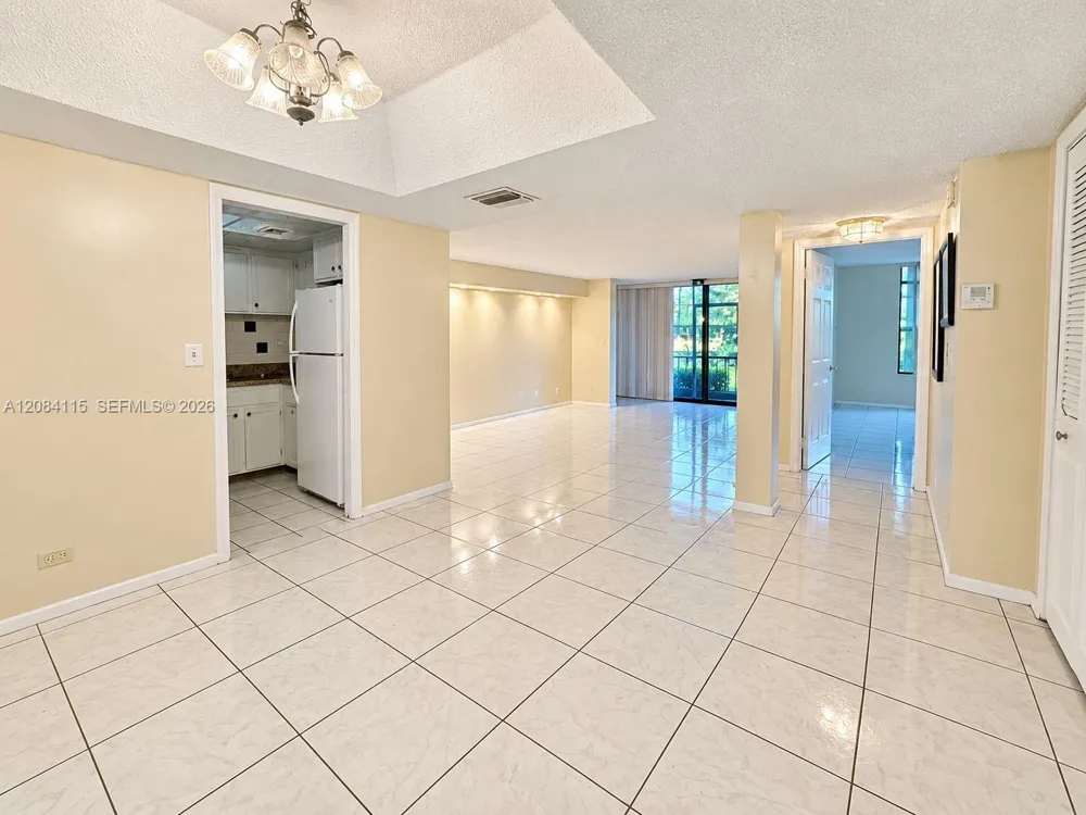 3720 Inverrary Dr #1N Lauderhill, FL 33319