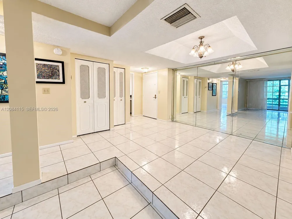 3720 Inverrary Dr #1N Lauderhill, FL 33319