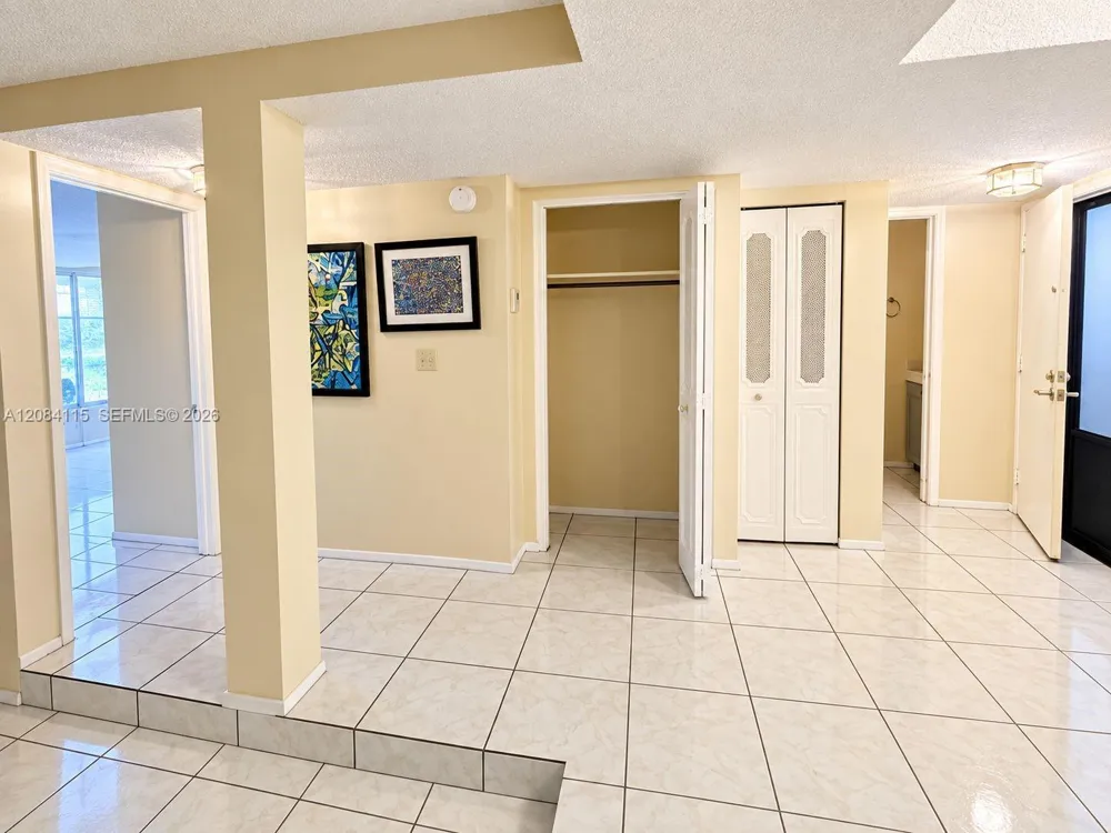 3720 Inverrary Dr #1N Lauderhill, FL 33319