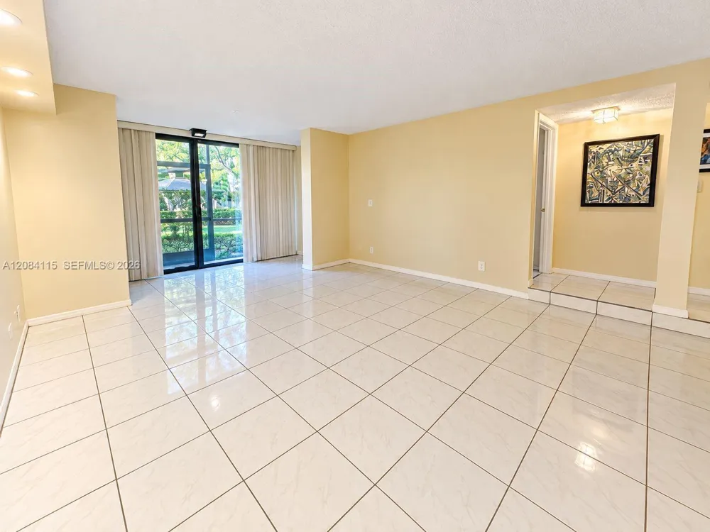 3720 Inverrary Dr #1N Lauderhill, FL 33319