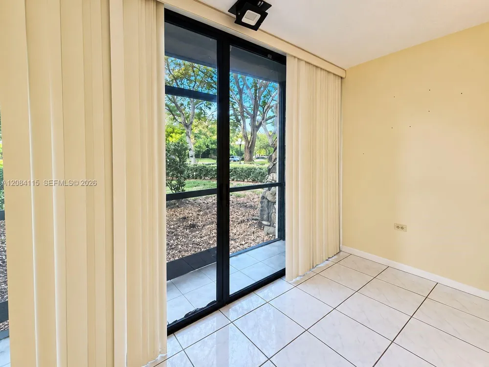3720 Inverrary Dr #1N Lauderhill, FL 33319