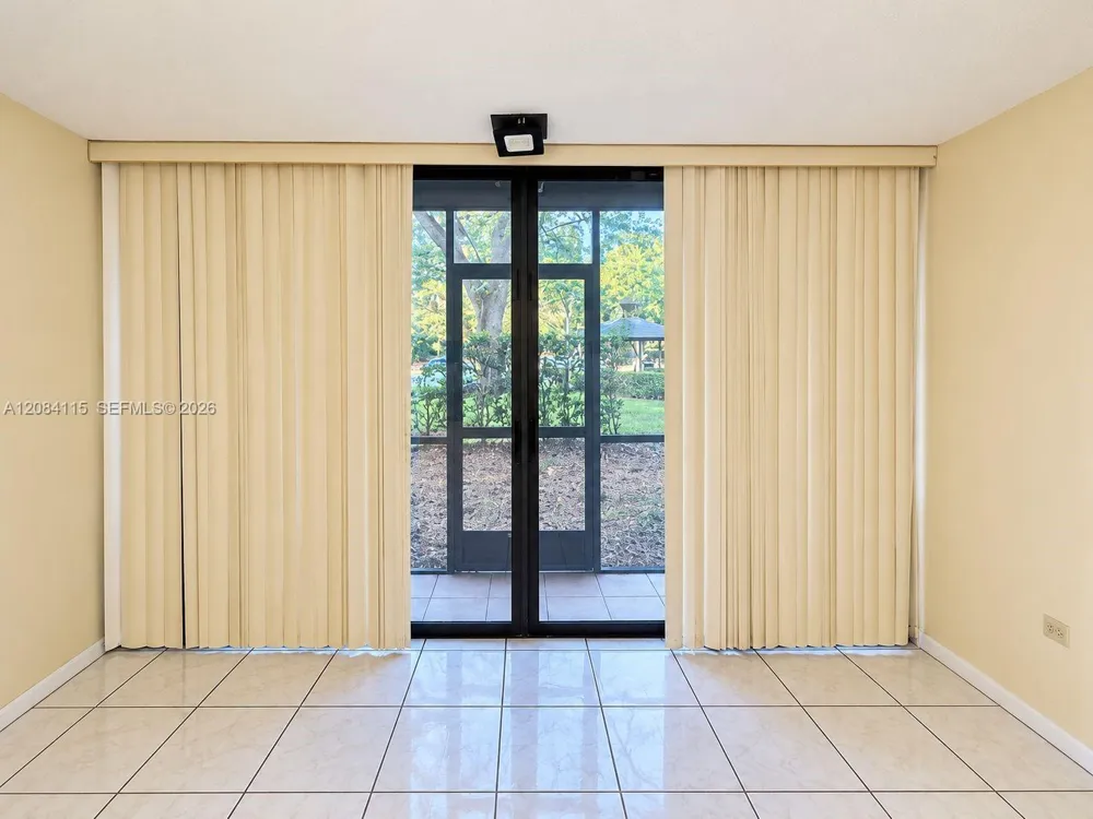 3720 Inverrary Dr #1N Lauderhill, FL 33319