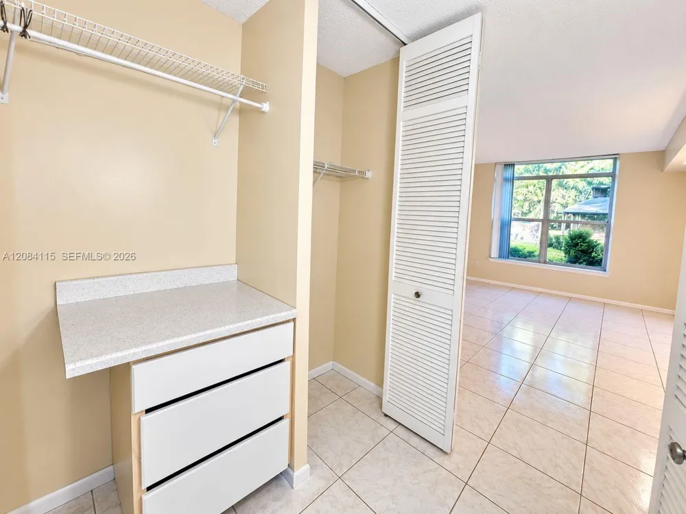 3720 Inverrary Dr #1N Lauderhill, FL 33319