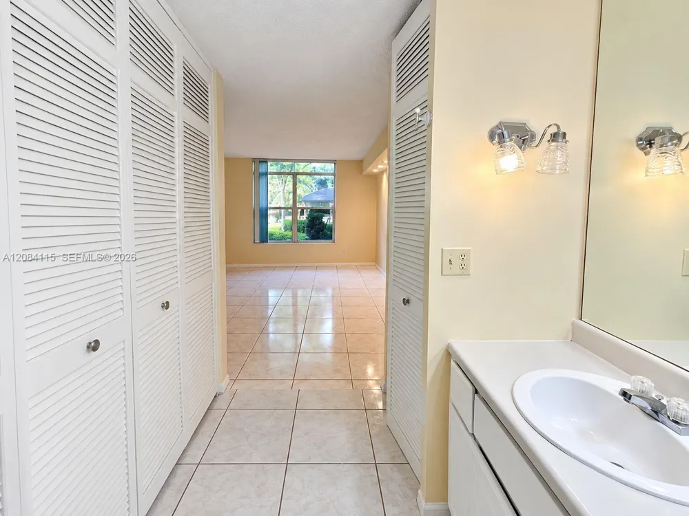 3720 Inverrary Dr #1N Lauderhill, FL 33319