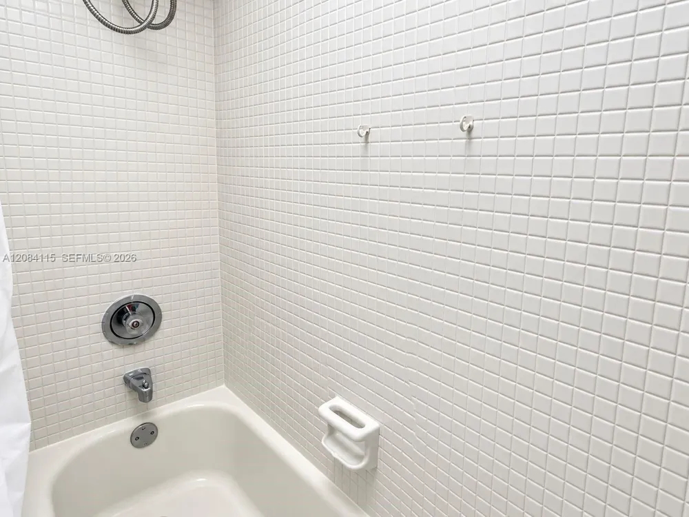 3720 Inverrary Dr #1N Lauderhill, FL 33319
