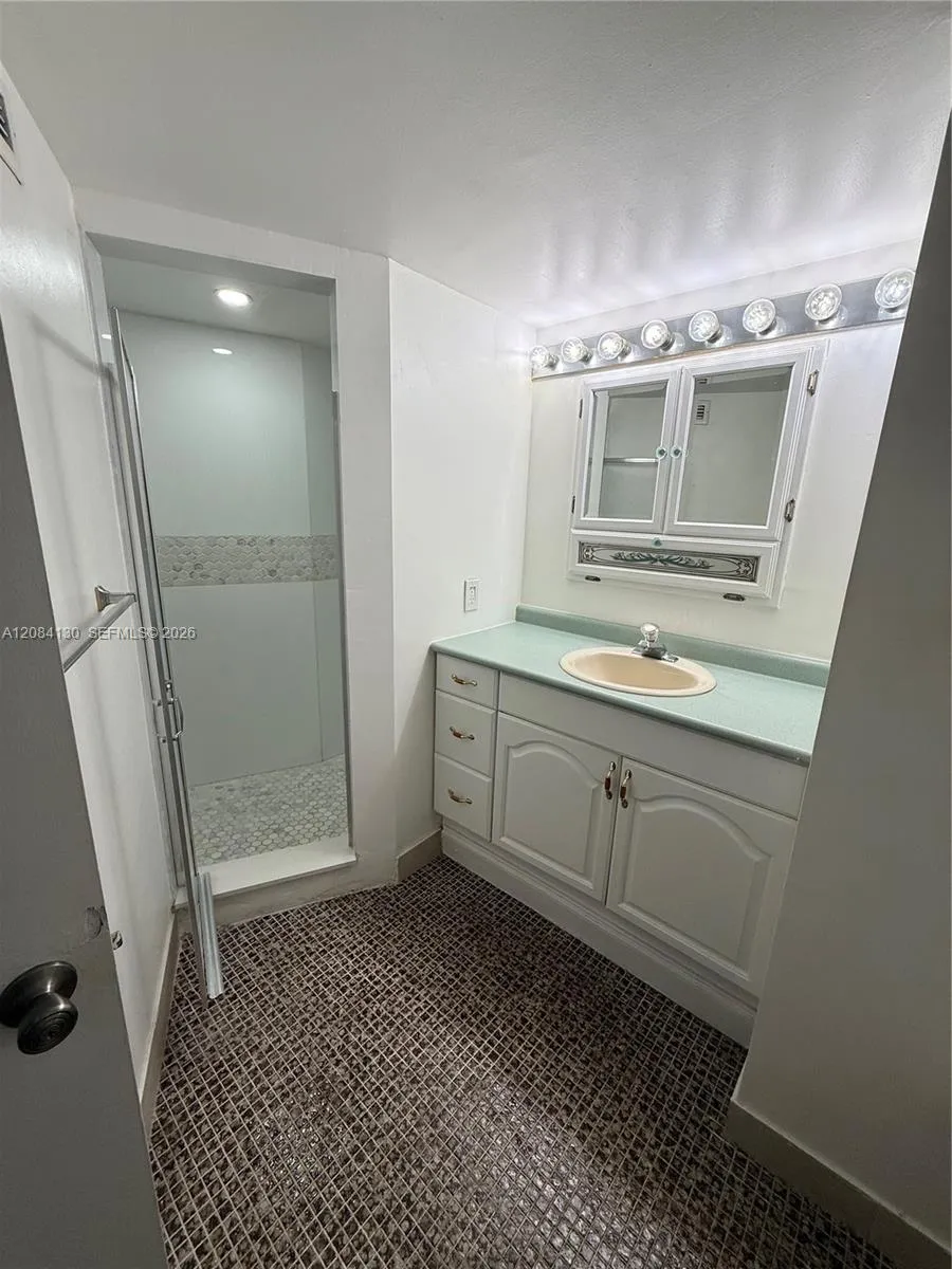1351 NE Miami Gardens Dr #1425E Miami, FL 33179