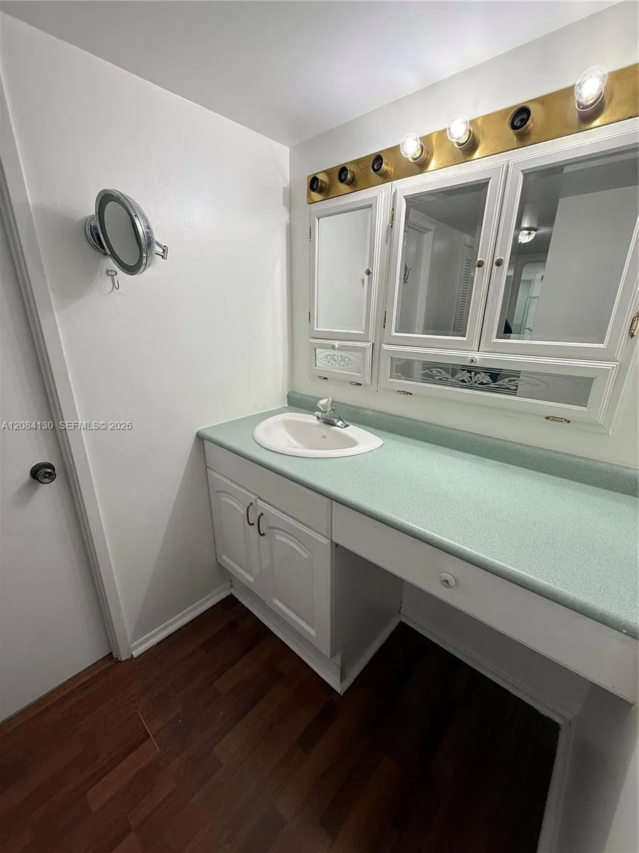 1351 NE Miami Gardens Dr #1425E Miami, FL 33179