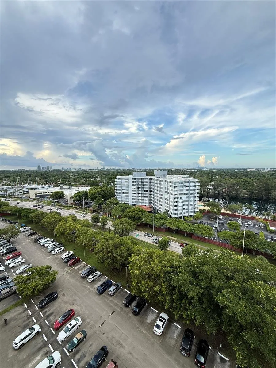 1351 NE Miami Gardens Dr #1425E Miami, FL 33179