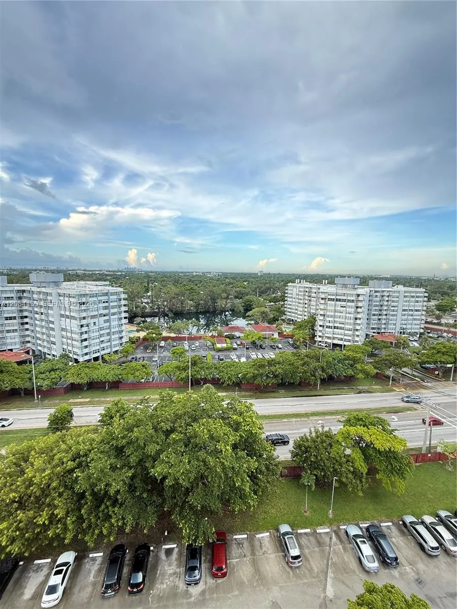 1351 NE Miami Gardens Dr #1425E Miami, FL 33179