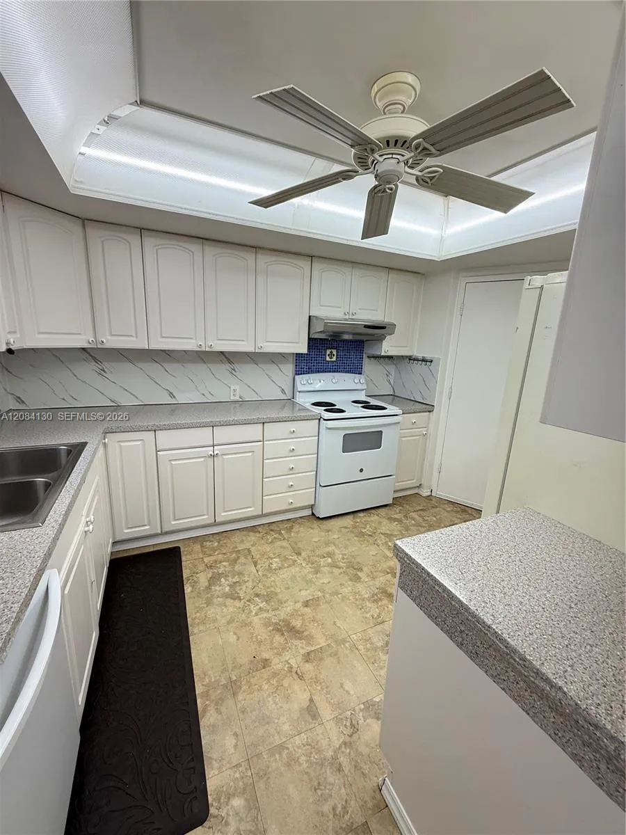 1351 NE Miami Gardens Dr #1425E Miami, FL 33179