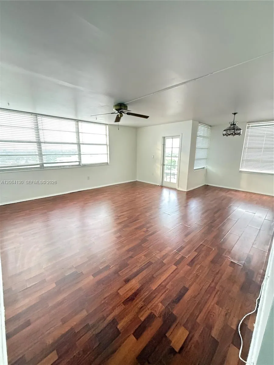 1351 NE Miami Gardens Dr #1425E Miami, FL 33179