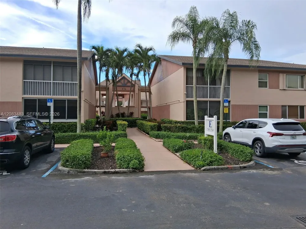 7245 S Devon Dr #112 Tamarac, FL 33321