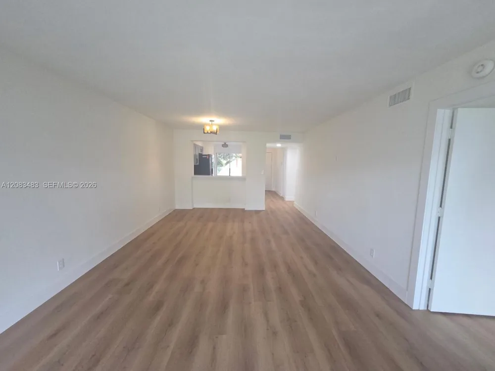 7245 S Devon Dr #112 Tamarac, FL 33321