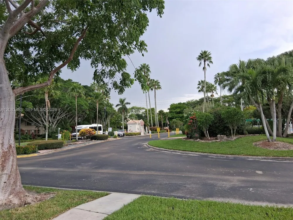 7245 S Devon Dr #112 Tamarac, FL 33321