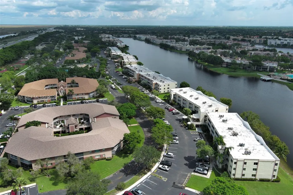 7245 S Devon Dr #112 Tamarac, FL 33321