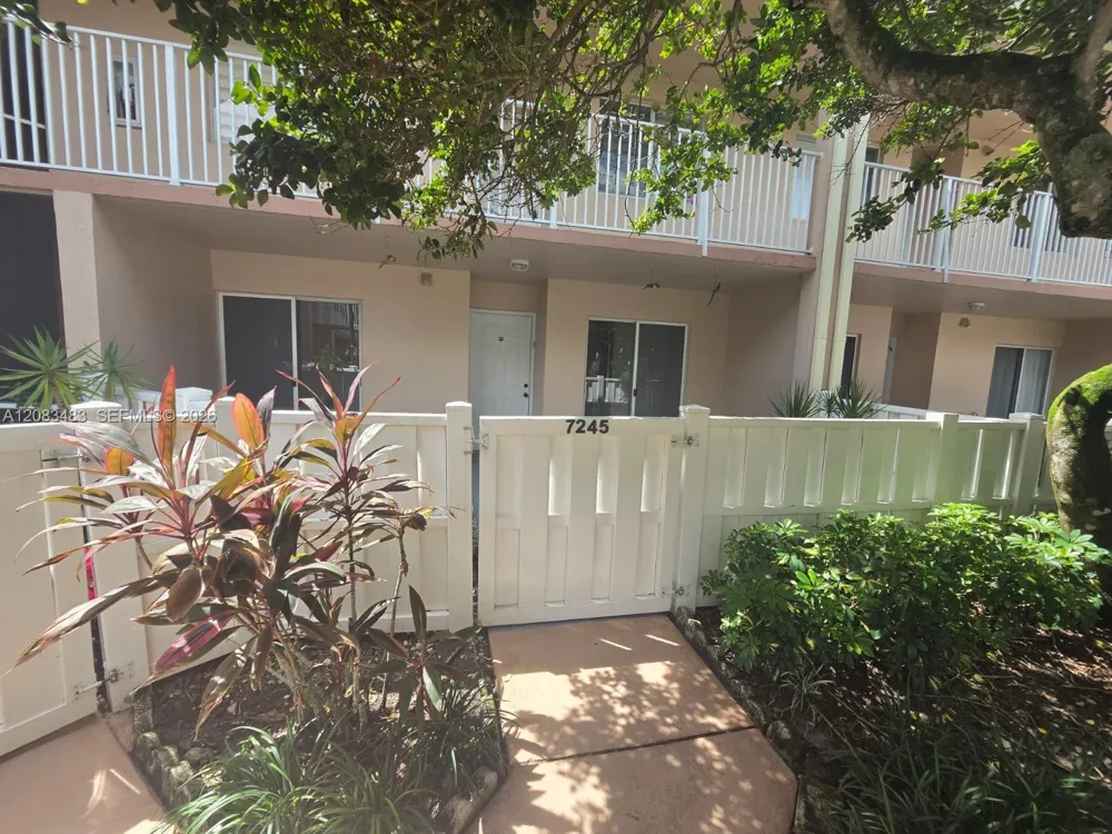 7245 S Devon Dr #112 Tamarac, FL 33321