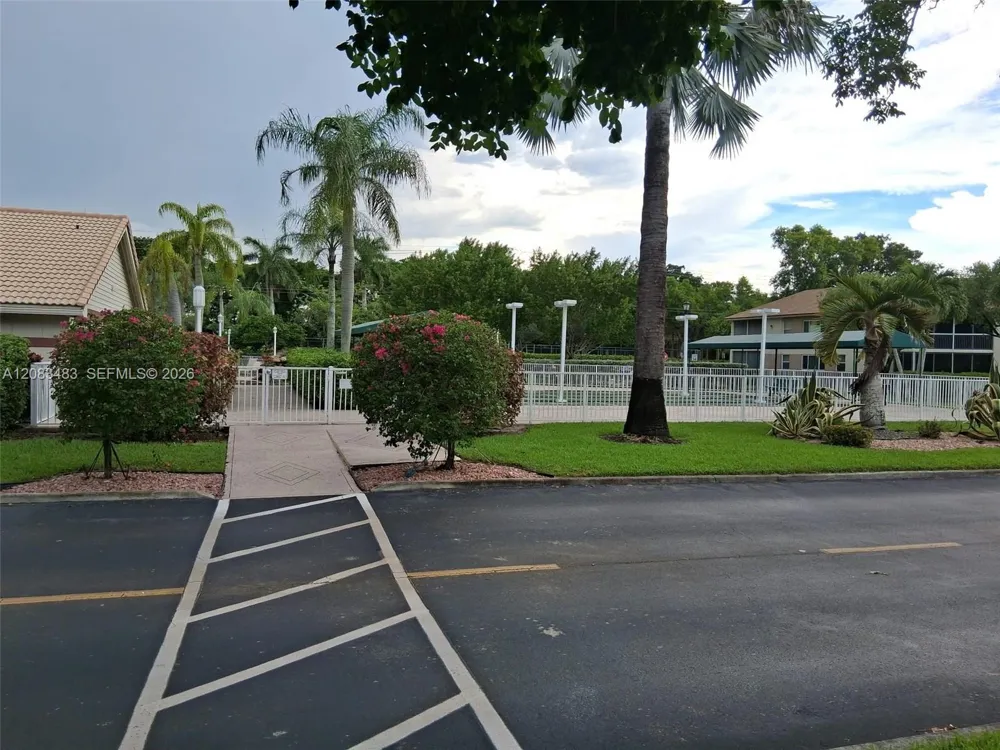 7245 S Devon Dr #112 Tamarac, FL 33321