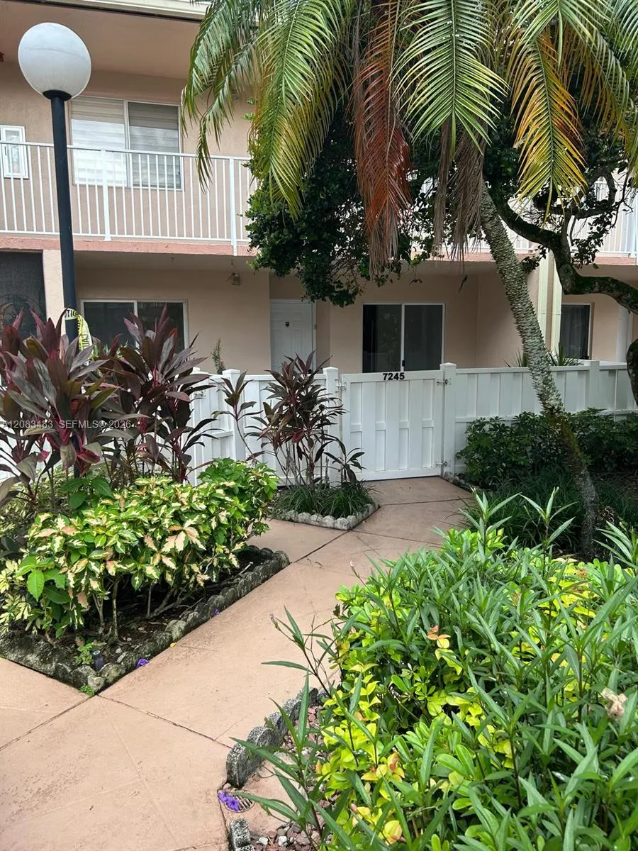 7245 S Devon Dr #112 Tamarac, FL 33321