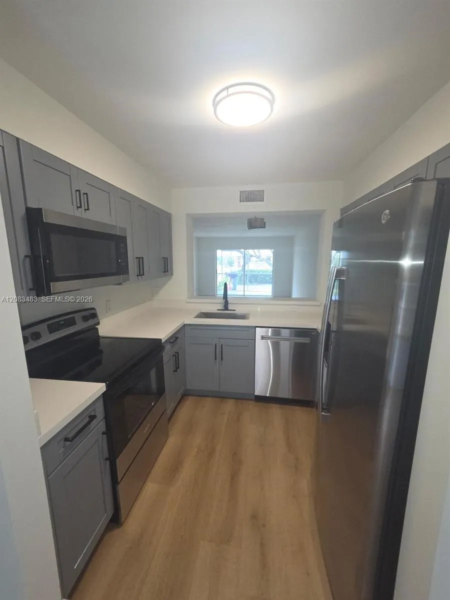 7245 S Devon Dr #112 Tamarac, FL 33321