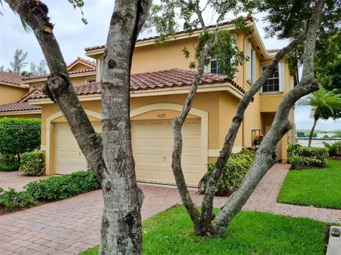 4135 Crystal Lake Dr