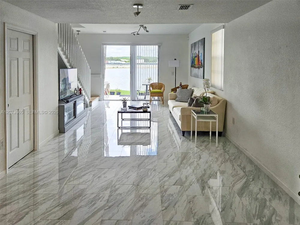 4135 Crystal Lake Dr Deerfield Beach, FL 33064
