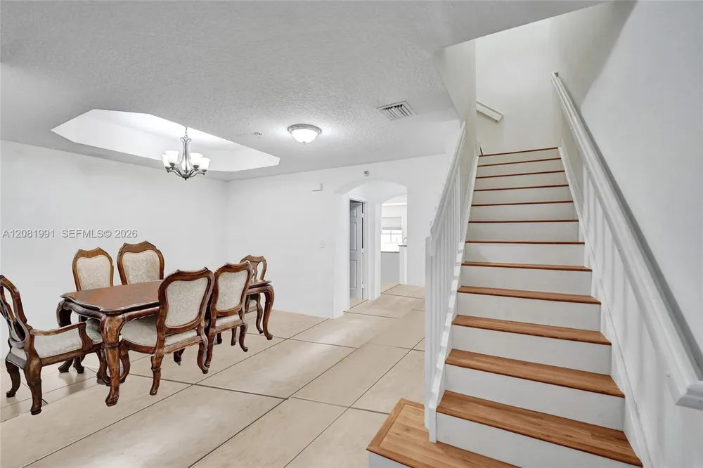 953 SW 143rd Ave Pembroke Pines, FL 33027