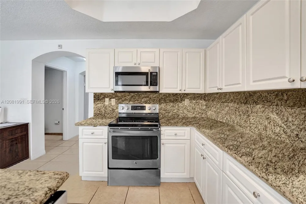 953 SW 143rd Ave Pembroke Pines, FL 33027