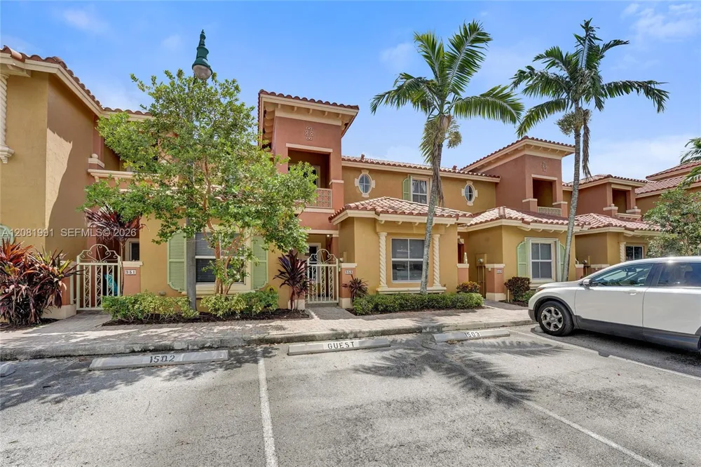 953 SW 143rd Ave Pembroke Pines, FL 33027