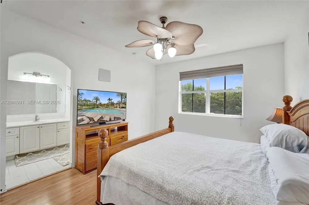 953 SW 143rd Ave Pembroke Pines, FL 33027