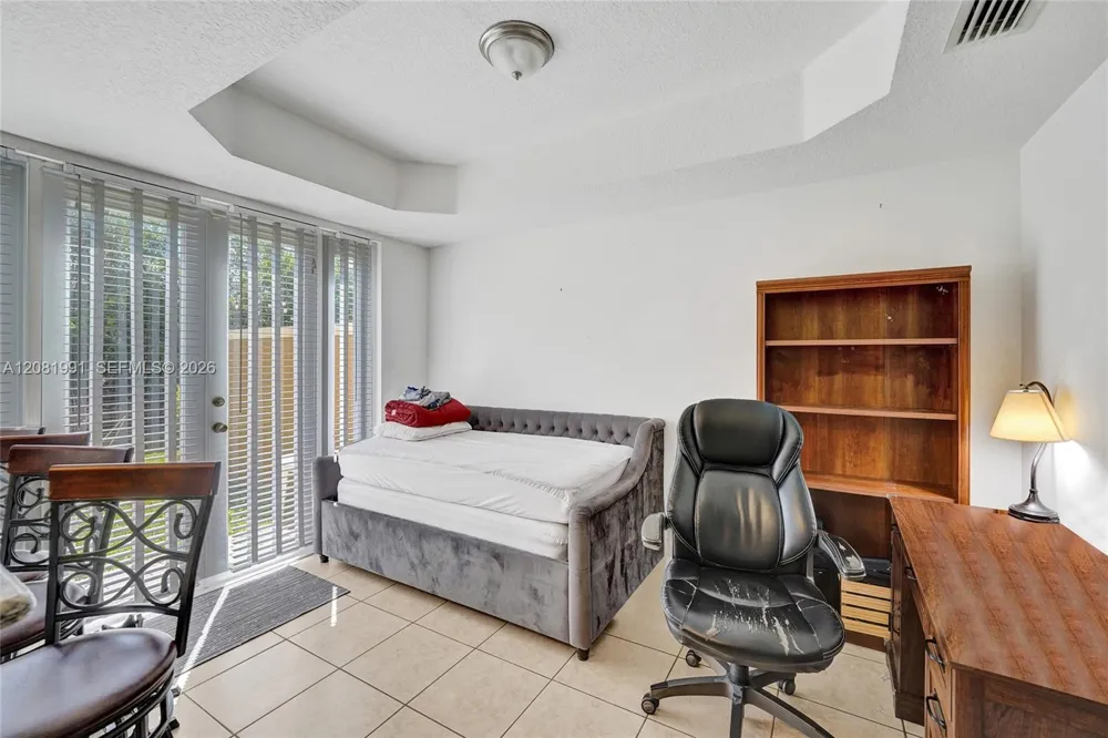 953 SW 143rd Ave Pembroke Pines, FL 33027