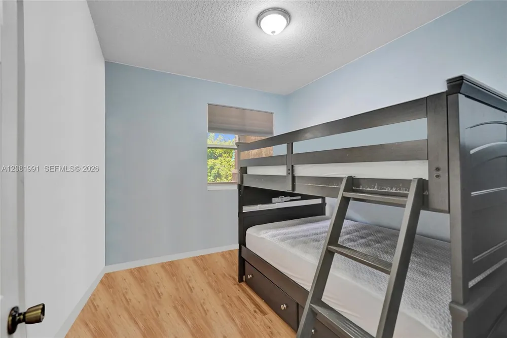 953 SW 143rd Ave Pembroke Pines, FL 33027