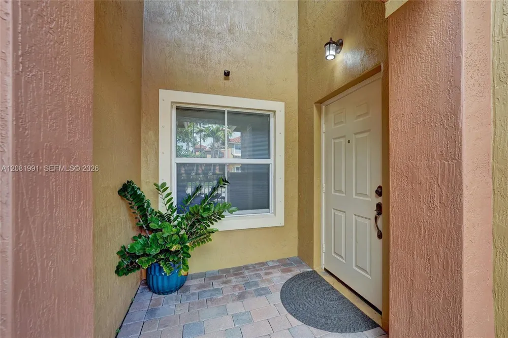 953 SW 143rd Ave Pembroke Pines, FL 33027