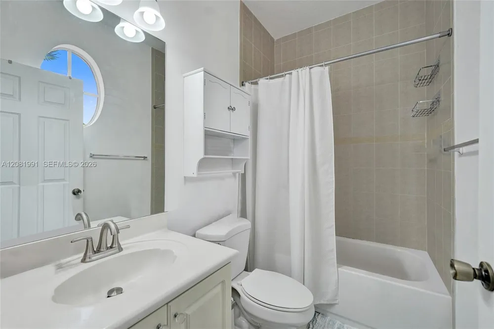 953 SW 143rd Ave Pembroke Pines, FL 33027