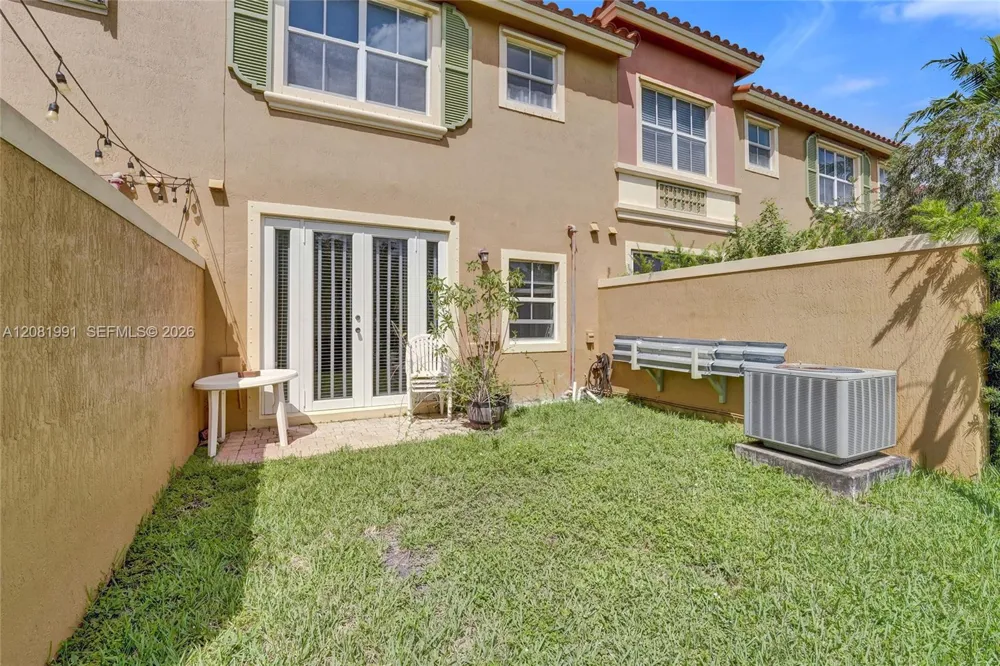 953 SW 143rd Ave Pembroke Pines, FL 33027