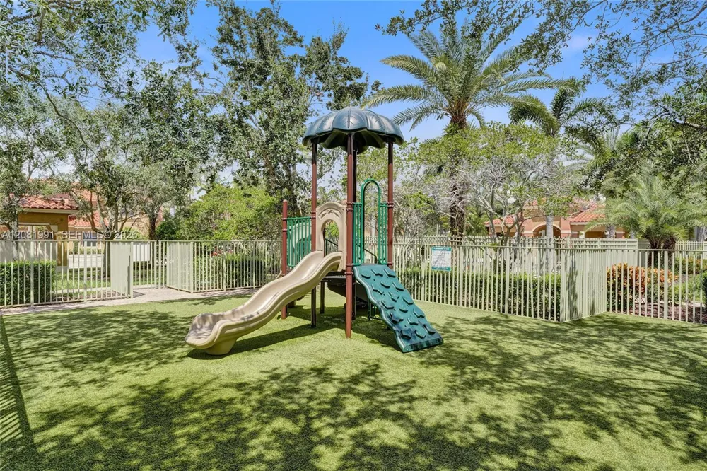 953 SW 143rd Ave Pembroke Pines, FL 33027