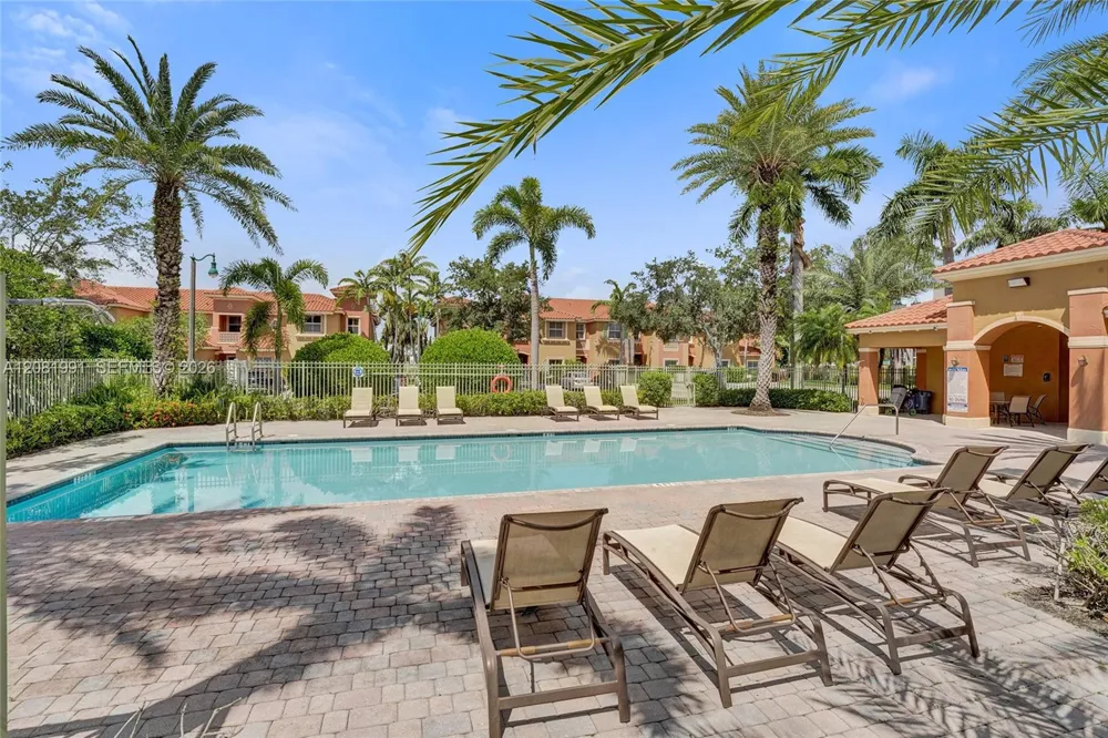 953 SW 143rd Ave Pembroke Pines, FL 33027