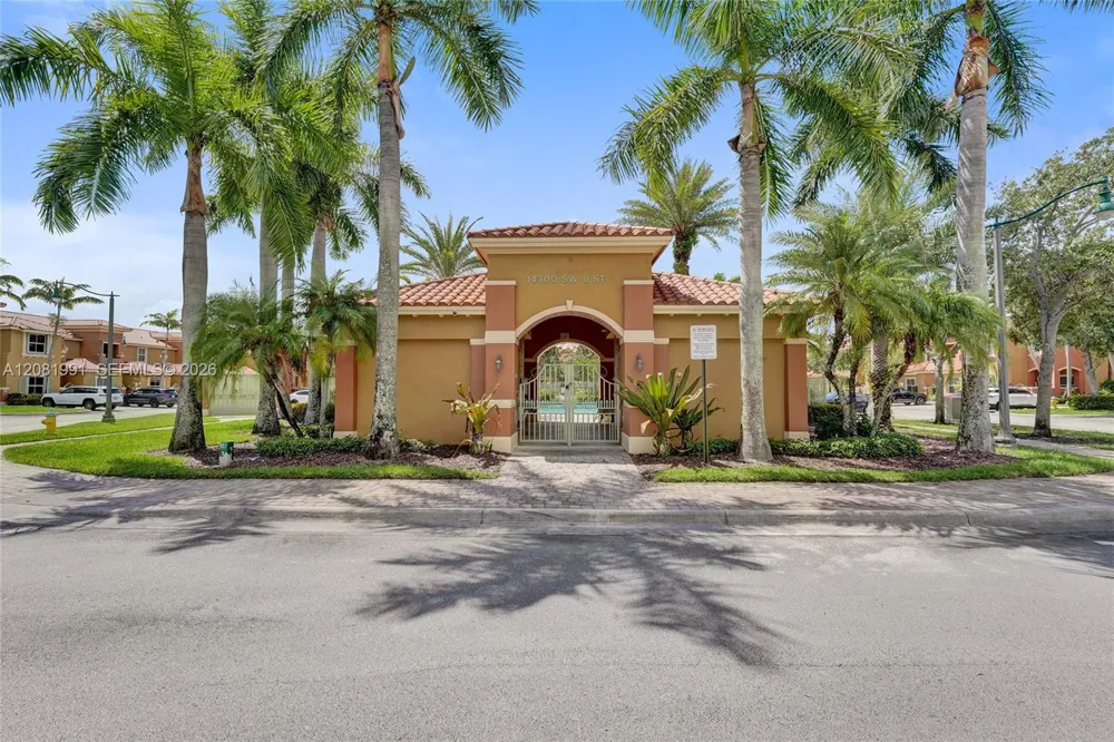 953 SW 143rd Ave Pembroke Pines, FL 33027