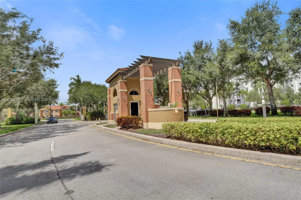 953 SW 143rd Ave Pembroke Pines, FL 33027