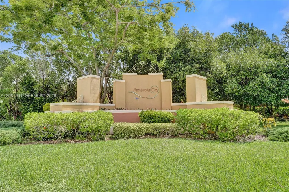 953 SW 143rd Ave Pembroke Pines, FL 33027