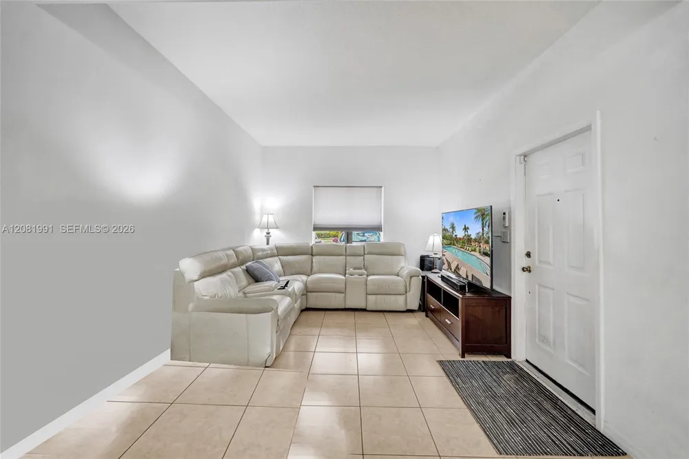 953 SW 143rd Ave Pembroke Pines, FL 33027