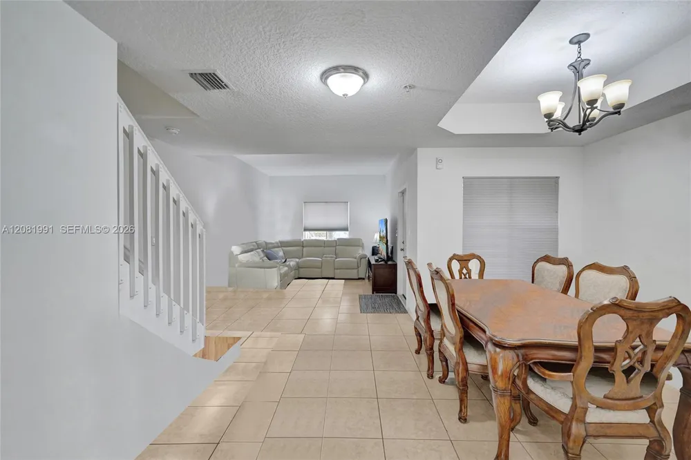 953 SW 143rd Ave Pembroke Pines, FL 33027