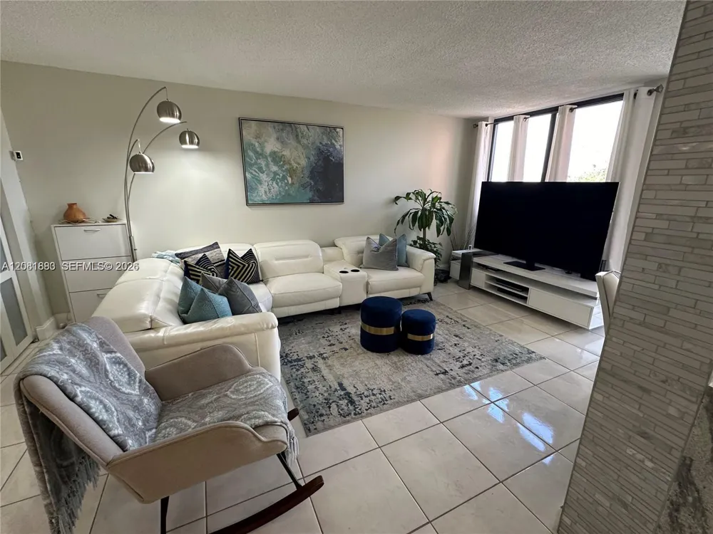 9410 W Flagler St #410 Miami, FL 33174