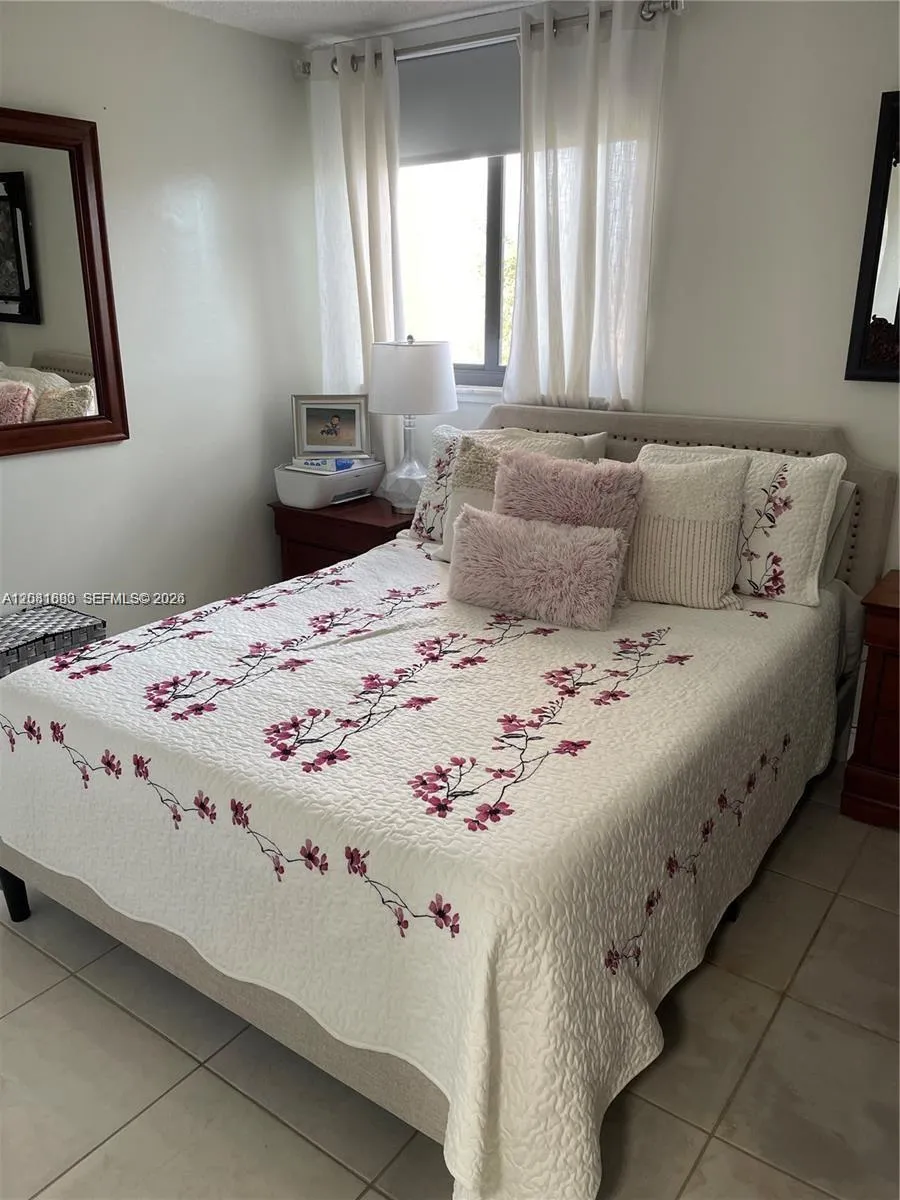9410 W Flagler St #410 Miami, FL 33174