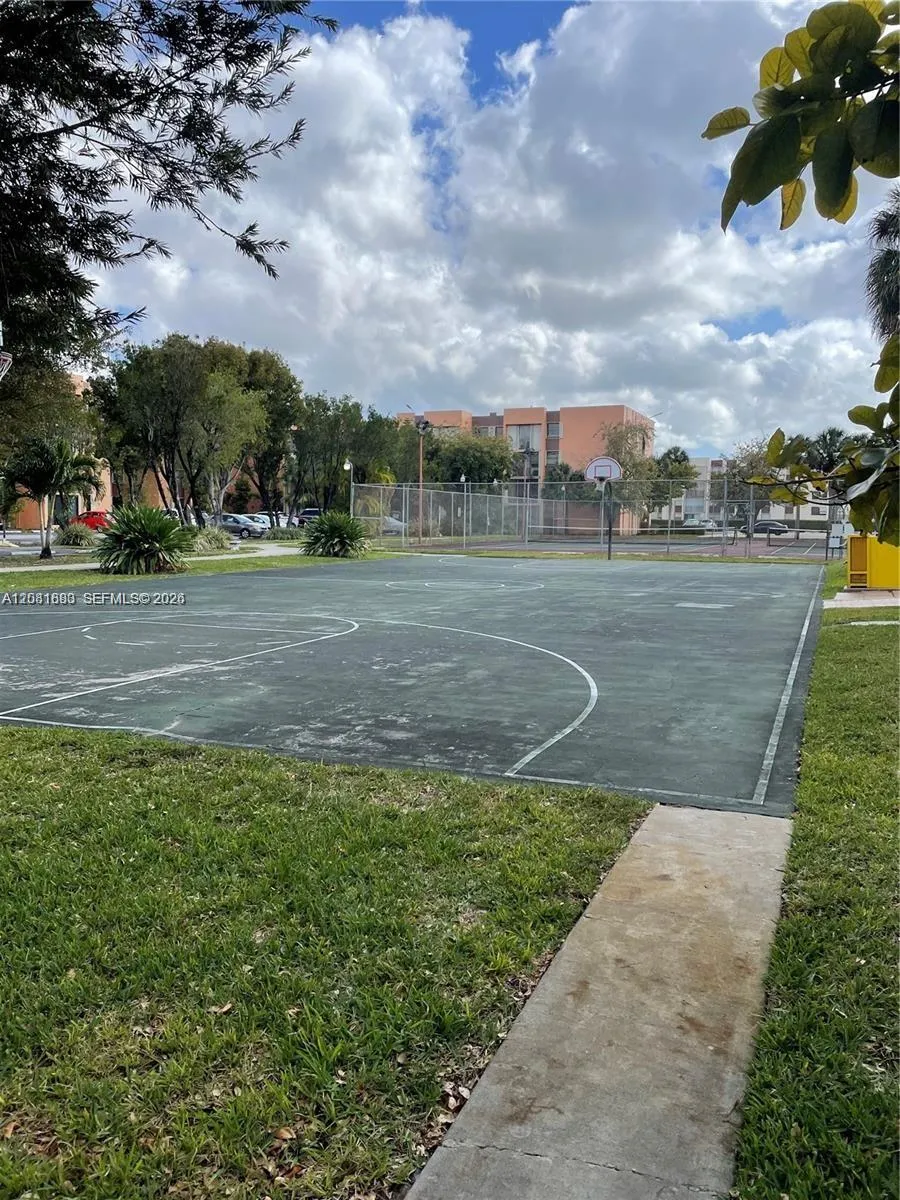 9410 W Flagler St #410 Miami, FL 33174
