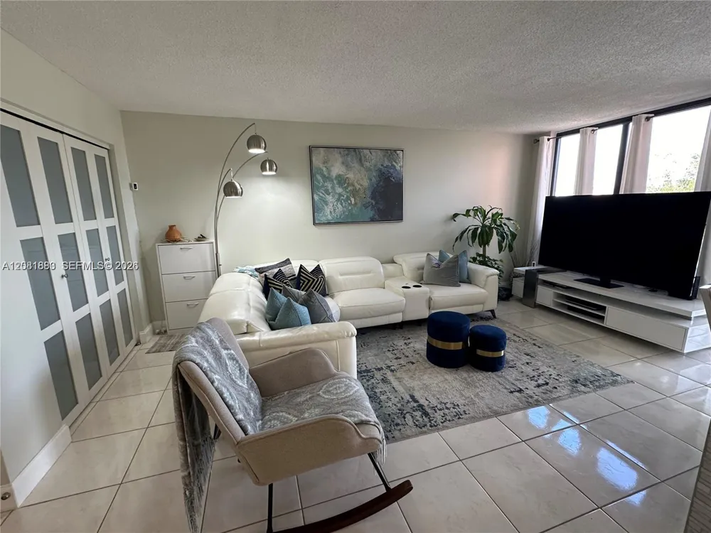 9410 W Flagler St #410 Miami, FL 33174