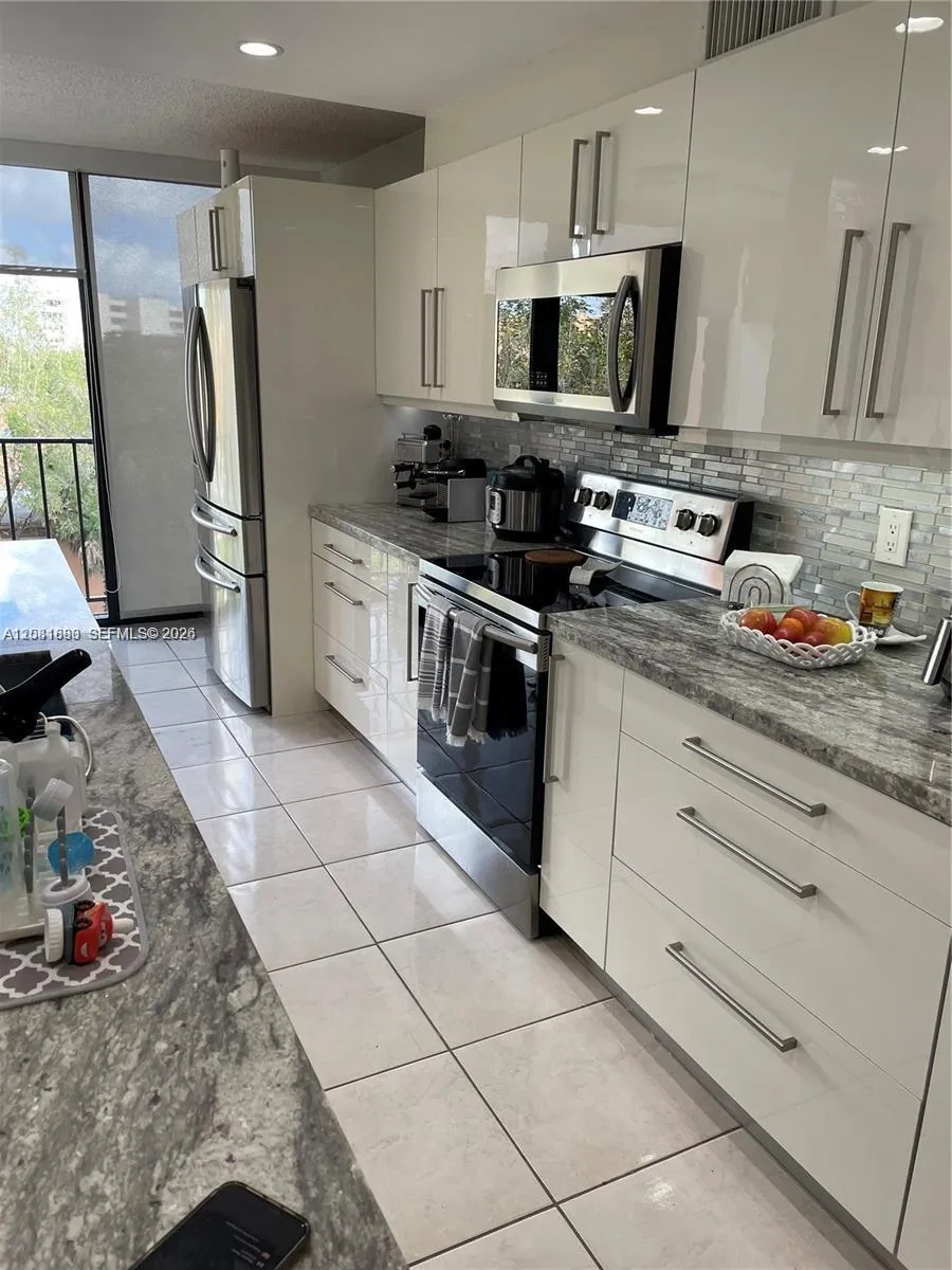 9410 W Flagler St #410 Miami, FL 33174